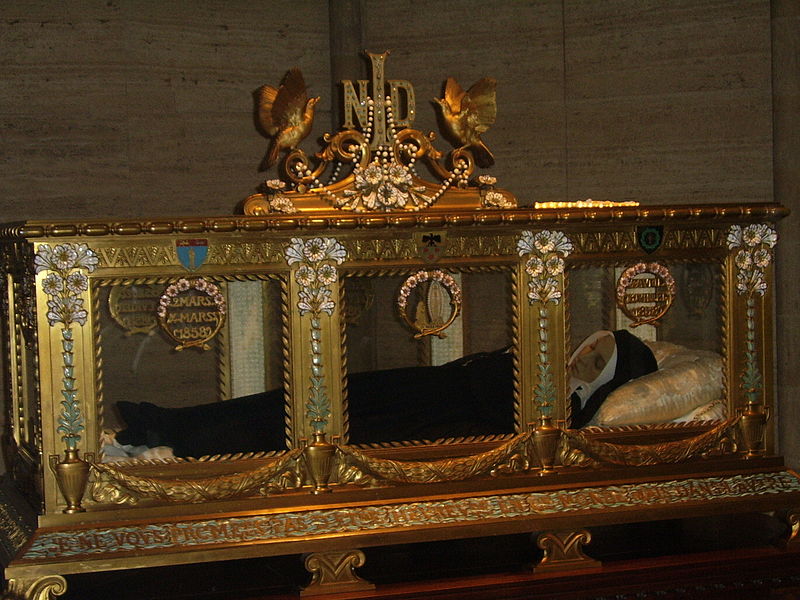 Bernadette_Soubirous-sarcophagus